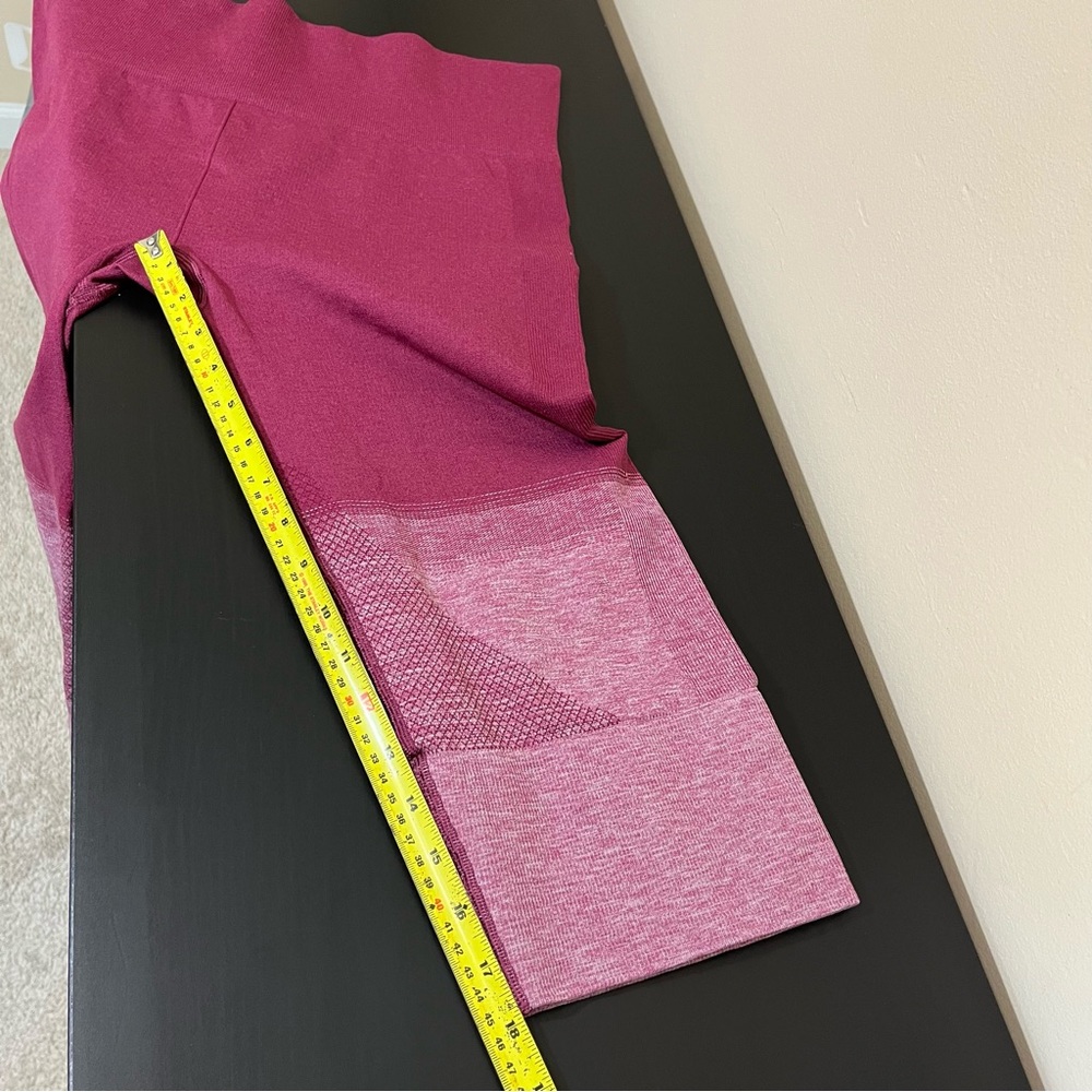 Lululemon Seamlessly Street Crop - Heathered Dashing Purple - Size 12 - Picture 12 of 13